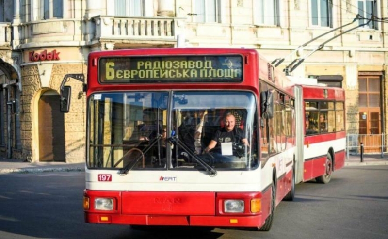 Негода паралізувала рух тролейбусів в Івано-Франківську: графік “летить шкереберть”