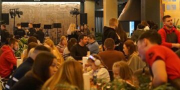 У центрі Івано-Франківська відновили легендарне кафе (ФОТО)