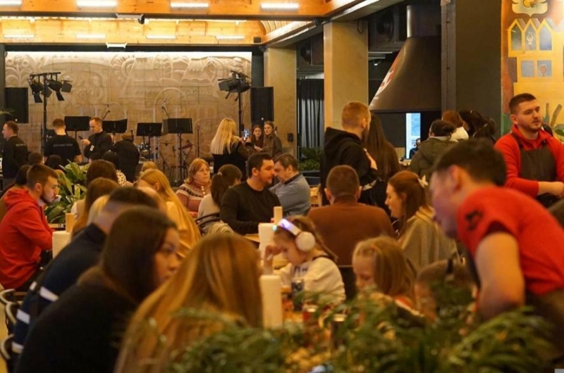 У центрі Івано-Франківська відновили легендарне кафе (ФОТО)