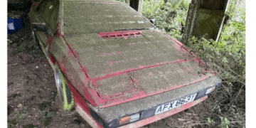 Як у Джеймса Бонда: знаменитий британський суперкар 80-х простояв 30 років у сараї (ФОТО)