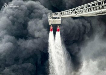 Російські окупанти завдали удару по заходу України: місцева влада закликала мешканців не виходити на вулицю (ФОТО)