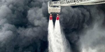 Російські окупанти завдали удару по заходу України: місцева влада закликала мешканців не виходити на вулицю (ФОТО)