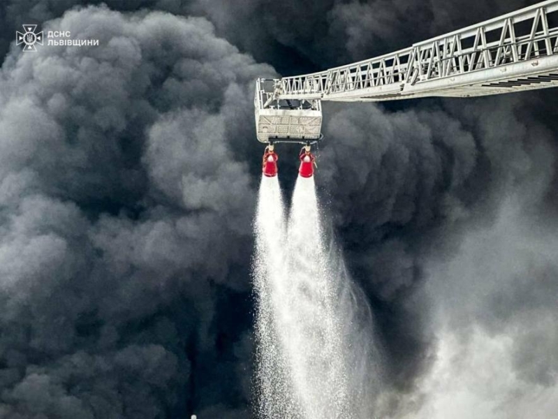 Російські окупанти завдали удару по заходу України: місцева влада закликала мешканців не виходити на вулицю (ФОТО)