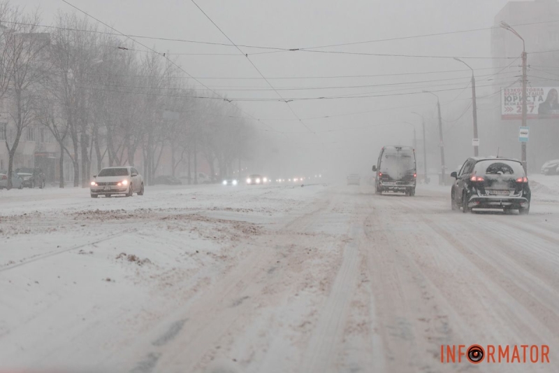 БІЛА ЗАМЕТІЛЬ ТА ХУРДЕЛИЦЯ У ДНІПРІ: ЯК ЗМІНИЛИСЯ ВУЛИЦІ МІСТА ВНАСЛІДОК СНІГОПАДУ ТА ХУРТОВИНИ