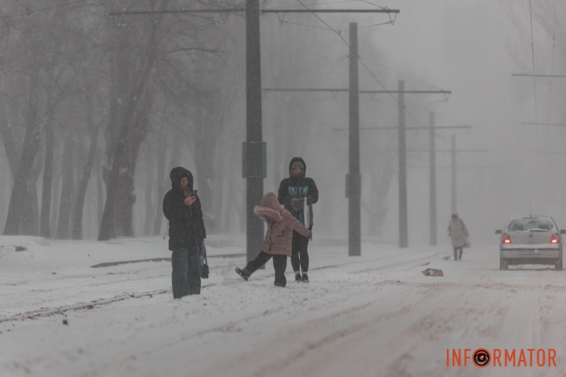 БІЛА ЗАМЕТІЛЬ ТА ХУРДЕЛИЦЯ У ДНІПРІ: ЯК ЗМІНИЛИСЯ ВУЛИЦІ МІСТА ВНАСЛІДОК СНІГОПАДУ ТА ХУРТОВИНИ