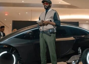 Відомий репер створив триколісний електрокар зі штучним інтелектом (ВІДЕО)