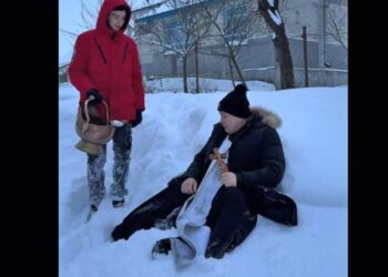 Знаний отець-блогер Олексій Філюк – належачи в сніговій кучугурі: що сталося (ВІДЕО)