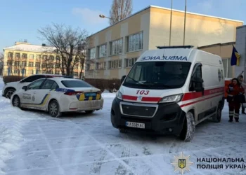 У Києві учень із ножем напав на вчительку та однокласника