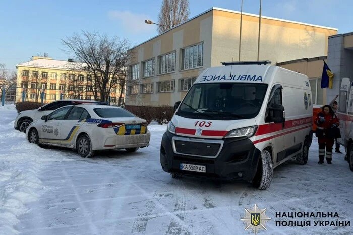 У Києві учень із ножем напав на вчительку та однокласника