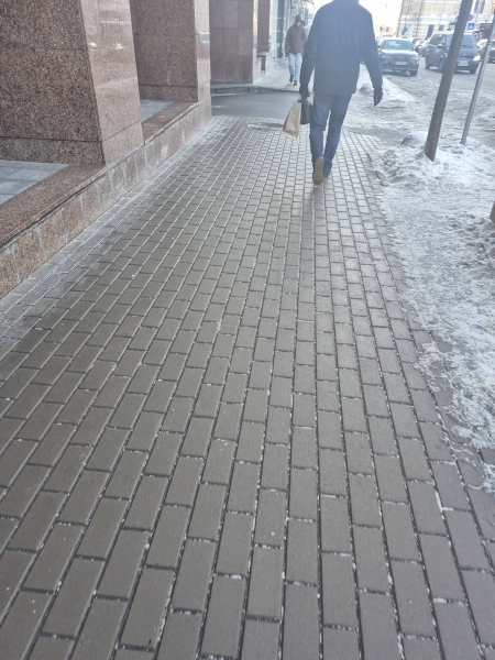 Біля Інституту травматології &ndash; суцільна ковзанка. Фоторепортаж із центру Києва