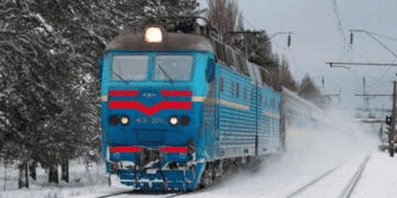 Через запізнення регіонального поїзда на Сумщині затримуються приміські рейси