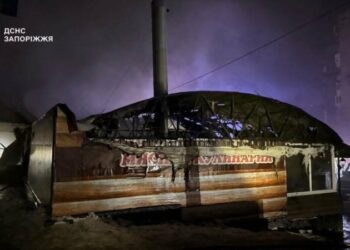 У Запоріжжі гасили займання будівлі кафе