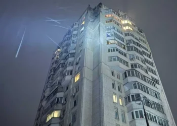 У Голосіївському районі Києва безпілотник пошкодив багатоповерхівку