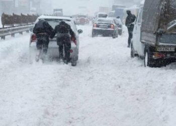 Готуйтеся відкопувати автомобілі: на Прикарпатті погіршуються погодні умови (ФОТО)