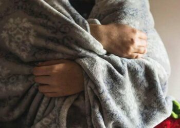 Як зігрітися в квартирі без опалення і світла: перевірені поради для морозів