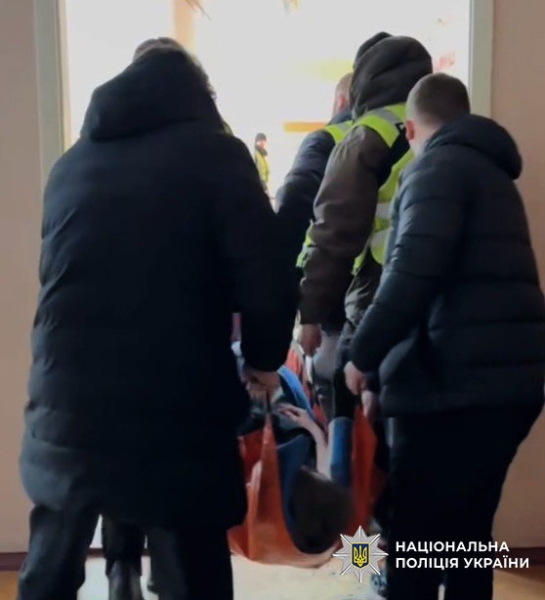 Замах на вбивство у київській школі: поліція розслідує зв'язок нападника зі спецслужбами РФ