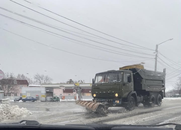 Київ та область накрив рідкісний крижаний дощ: неймовірні фото небезпечної стихії