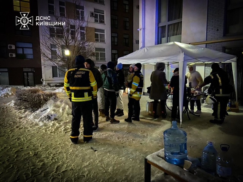 Київщина: рятувальники показали кадри ліквідації наслідків ворожого обстрілу у Білогородці