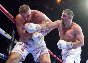 Кабаєл швидко нокаутував Книбу і достроково завершив бій