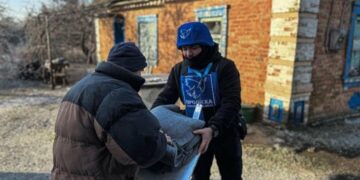 “Ніяка хата не може бути дорожчою за життя”: що розповідають волонтери, які рятують мешканців прифронтових громад Запорізької області