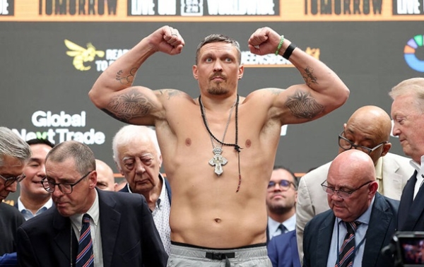 Усик вирішив святкувати Різдво за старою датою Усик вирішив святкувати Різдво за старою датою