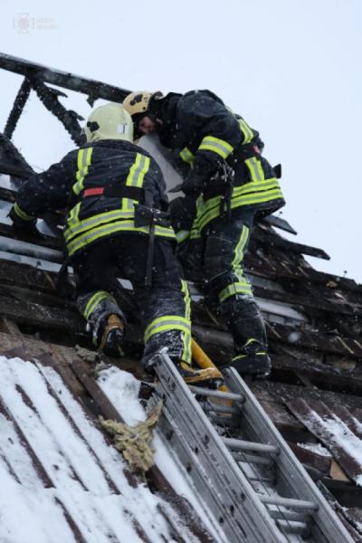 Луцькі рятувальники врятували житловий будинок від пожежі