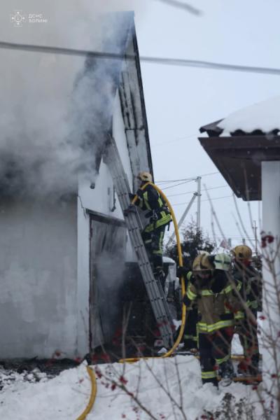 Луцькі рятувальники врятували житловий будинок від пожежі