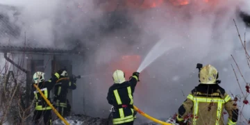 Луцькі рятувальники врятували житловий будинок від пожежі