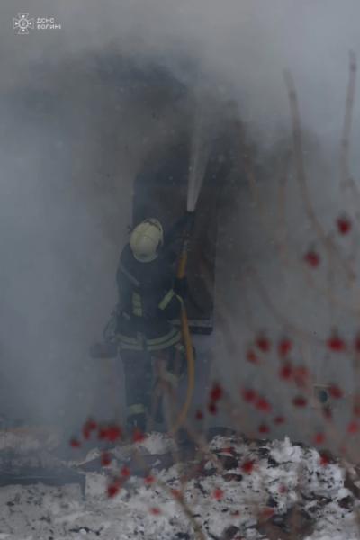 Луцькі рятувальники врятували житловий будинок від пожежі