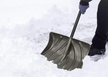 Не чекати скарг і травм: у Луцьку власникам та управителям приміщень нагадали про обов’язок прибирати сніг і лід