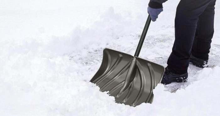 Не чекати скарг і травм: у Луцьку власникам та управителям приміщень нагадали про обов’язок прибирати сніг і лід