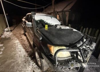 Підпал авто через ревнощі: на Сумщині поліцейські затримали зловмисника
