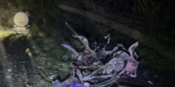 Смертельна аварія на трасі М-14: під Миколаєвом Mazda згоріла після зіткнення з фурою, – ФОТО