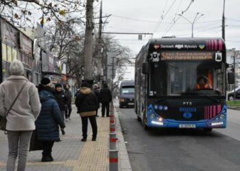 Трамваї призупинилися: у Миколаєві через відключення світла змінили роботу електротранспорту