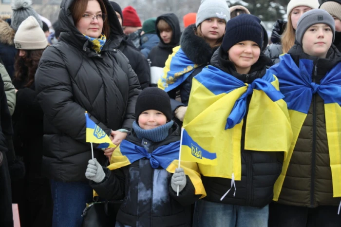 У День Соборності у Луцьку розгорнули 200-метровий прапор України. ФОТО