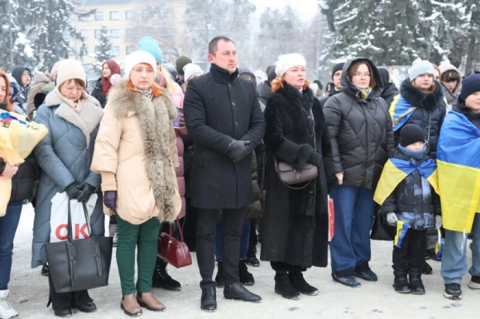 У День Соборності у Луцьку розгорнули 200-метровий прапор України. ФОТО