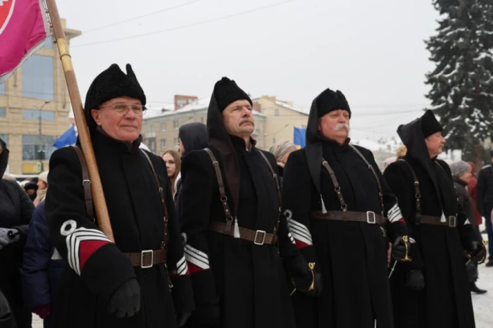 У День Соборності у Луцьку розгорнули 200-метровий прапор України. ФОТО