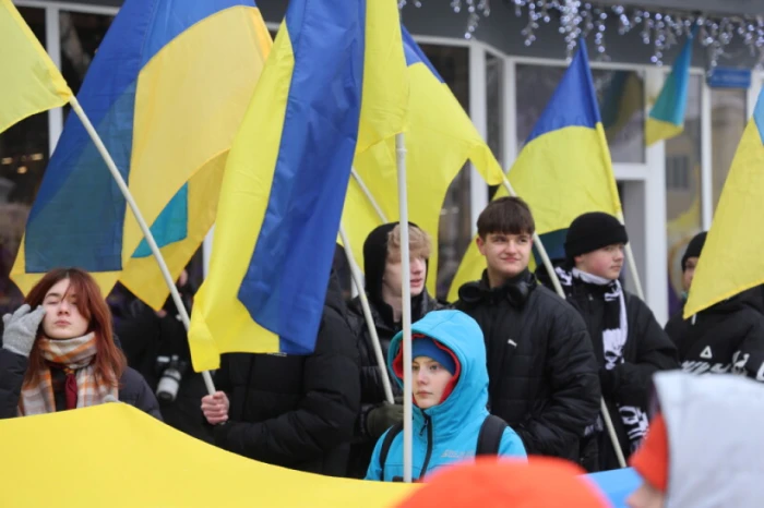 У День Соборності у Луцьку розгорнули 200-метровий прапор України. ФОТО