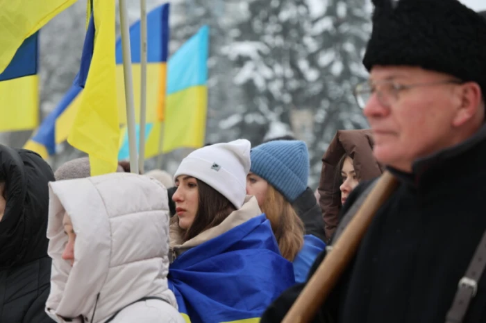 У День Соборності у Луцьку розгорнули 200-метровий прапор України. ФОТО