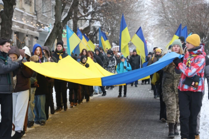 У День Соборності у Луцьку розгорнули 200-метровий прапор України. ФОТО