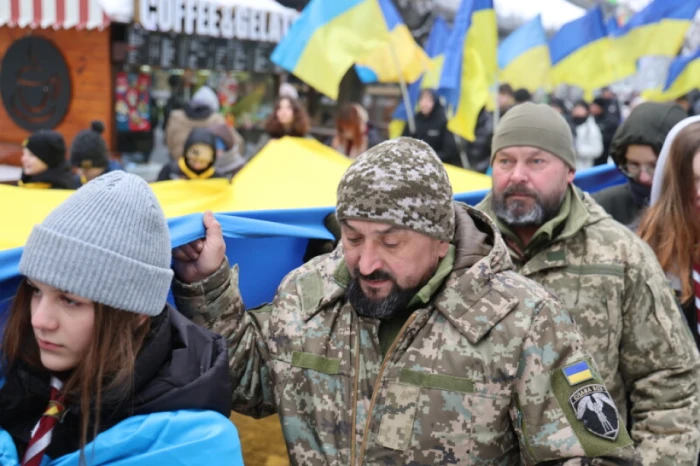 У День Соборності у Луцьку розгорнули 200-метровий прапор України. ФОТО