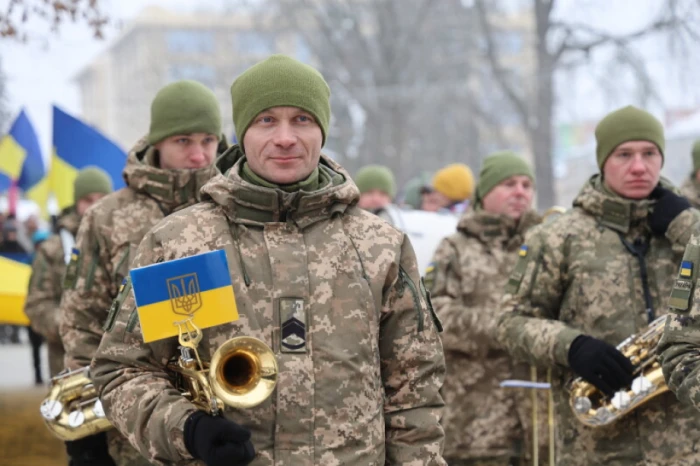 У День Соборності у Луцьку розгорнули 200-метровий прапор України. ФОТО