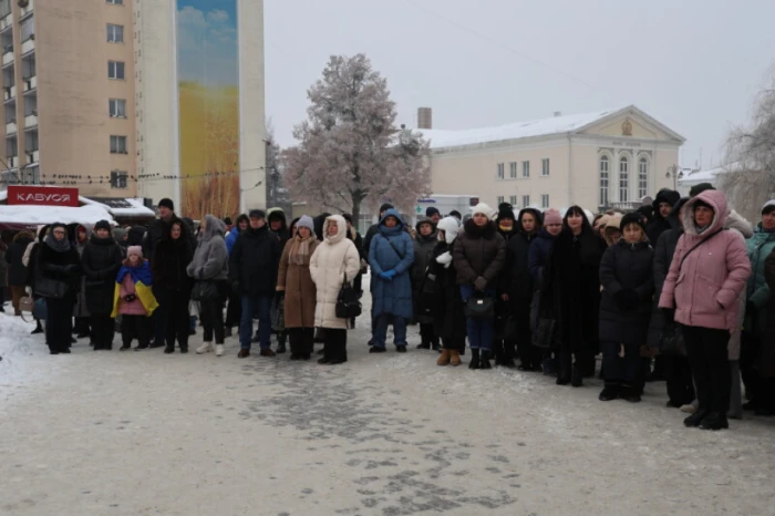 У День Соборності у Луцьку розгорнули 200-метровий прапор України. ФОТО