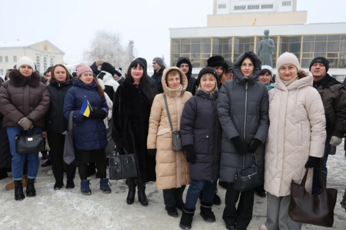 У День Соборності у Луцьку розгорнули 200-метровий прапор України. ФОТО