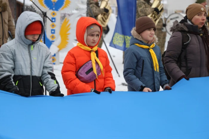 У День Соборності у Луцьку розгорнули 200-метровий прапор України. ФОТО