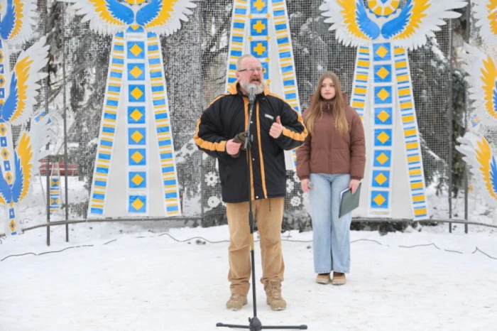 У День Соборності у Луцьку розгорнули 200-метровий прапор України. ФОТО