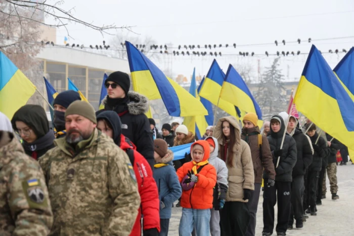 У День Соборності у Луцьку розгорнули 200-метровий прапор України. ФОТО