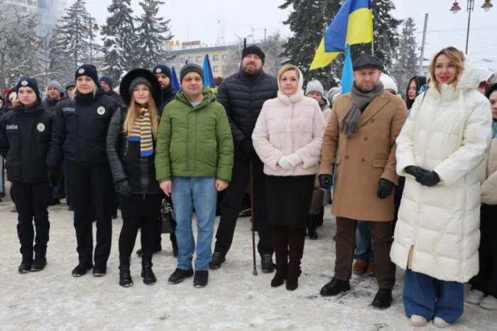 У День Соборності у Луцьку розгорнули 200-метровий прапор України. ФОТО