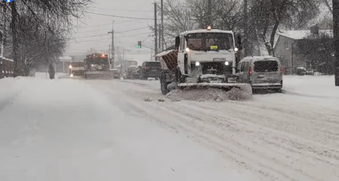 У Луцькій громаді вже використали 500 тонн солі для посипання засніжених доріг