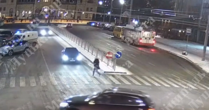 У Луцьку Mercedes збив жінку на пішохідному переході